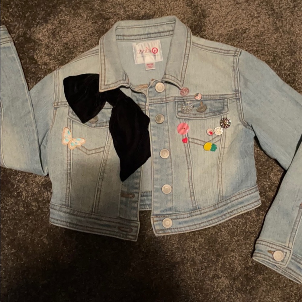Adorable cropped Jean jacket